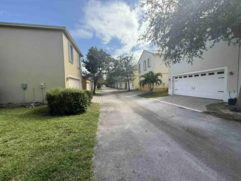 2527 SE Ruskin Drive Port St. Lucie, FL 34952