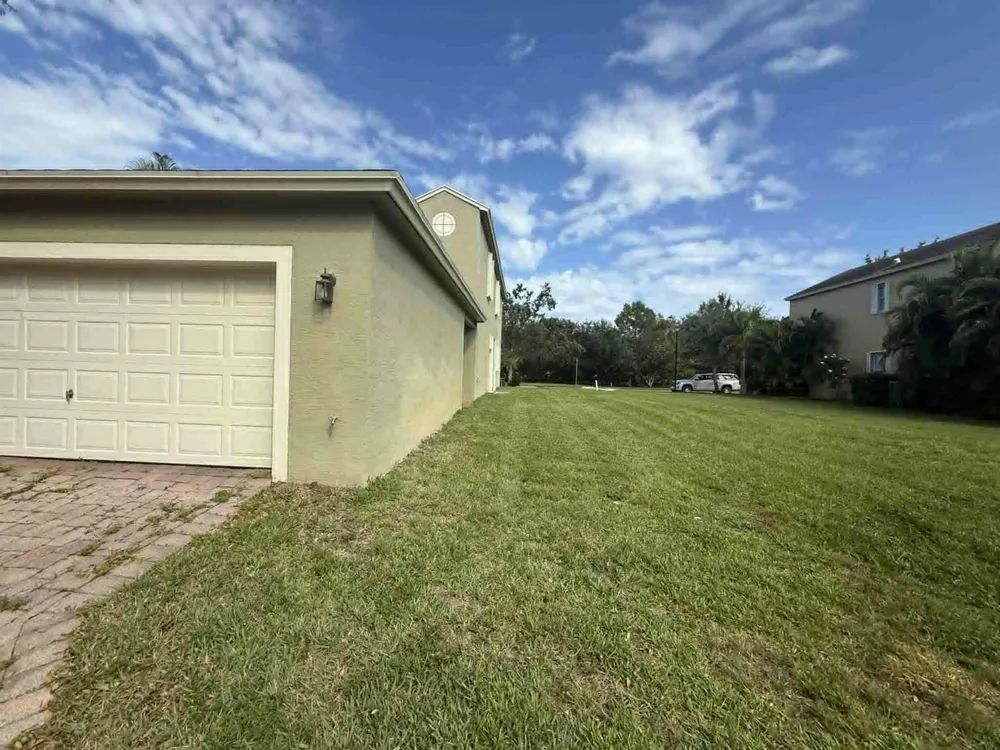 2527 SE Ruskin Drive Port St. Lucie, FL 34952