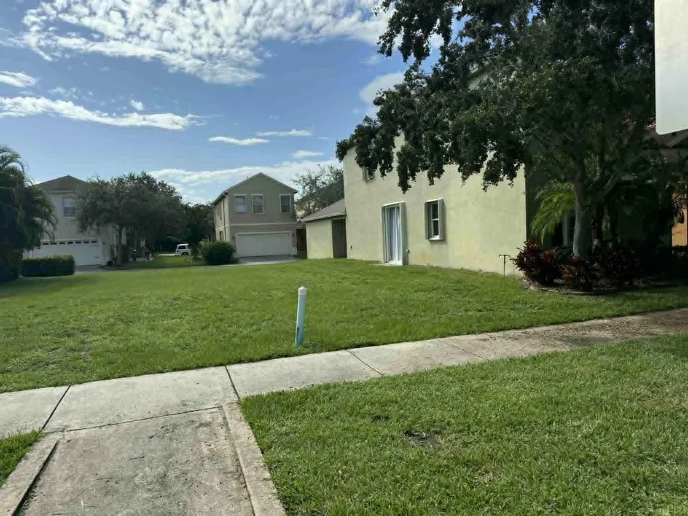2527 SE Ruskin Drive Port St. Lucie, FL 34952