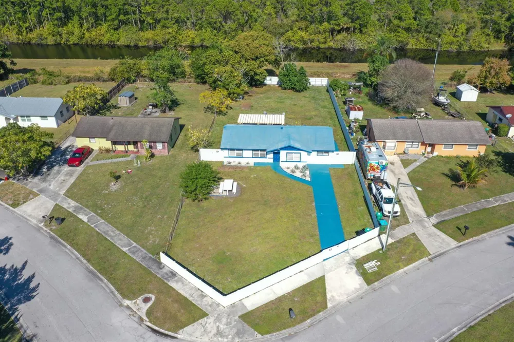 2902 Essex Drive Fort Pierce, FL 34946