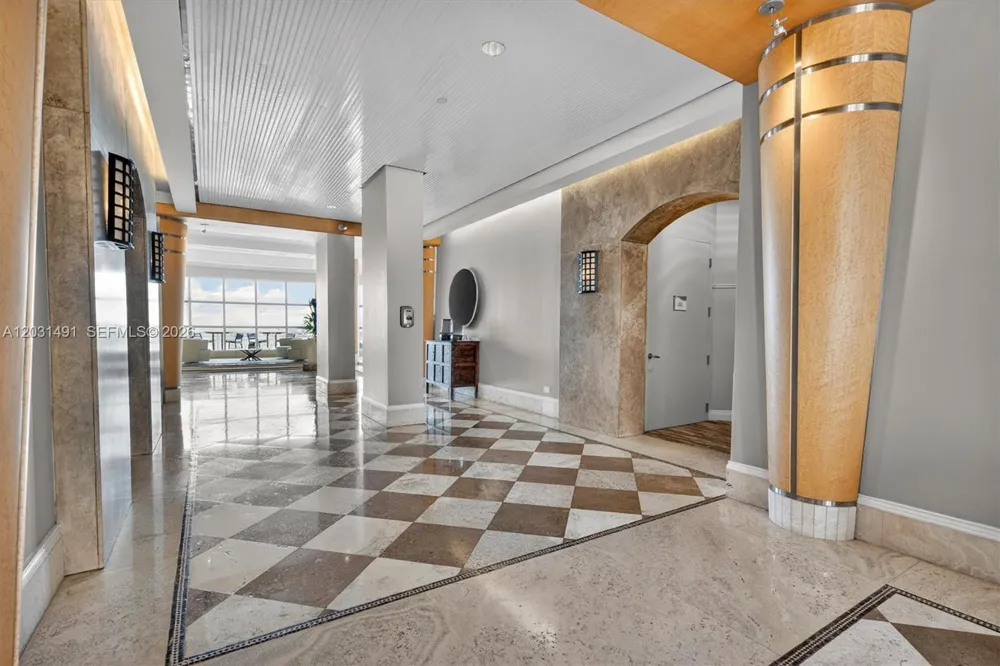 848 Brickell Key Dr #3402 Miami, FL 33131