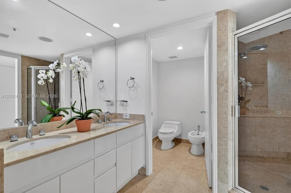 848 Brickell Key Dr #3402 Miami, FL 33131