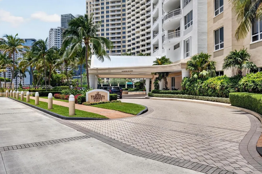 848 Brickell Key Dr #3402 Miami, FL 33131