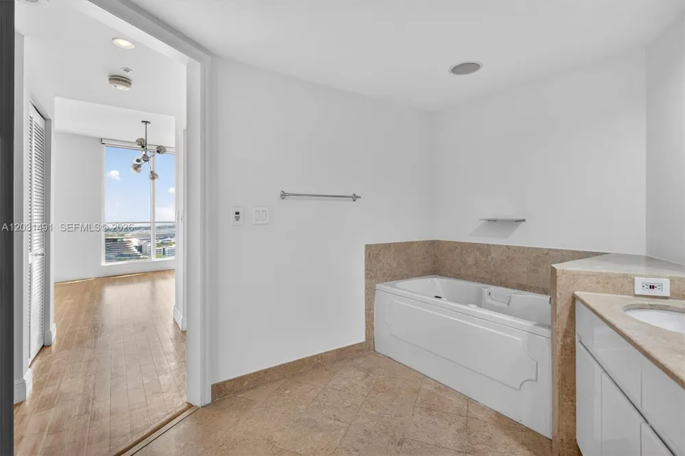848 Brickell Key Dr #3402 Miami, FL 33131