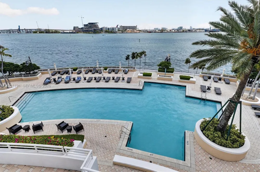 848 Brickell Key Dr #3402 Miami, FL 33131