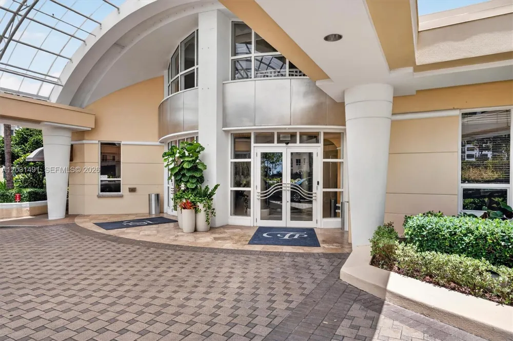 848 Brickell Key Dr #3402 Miami, FL 33131