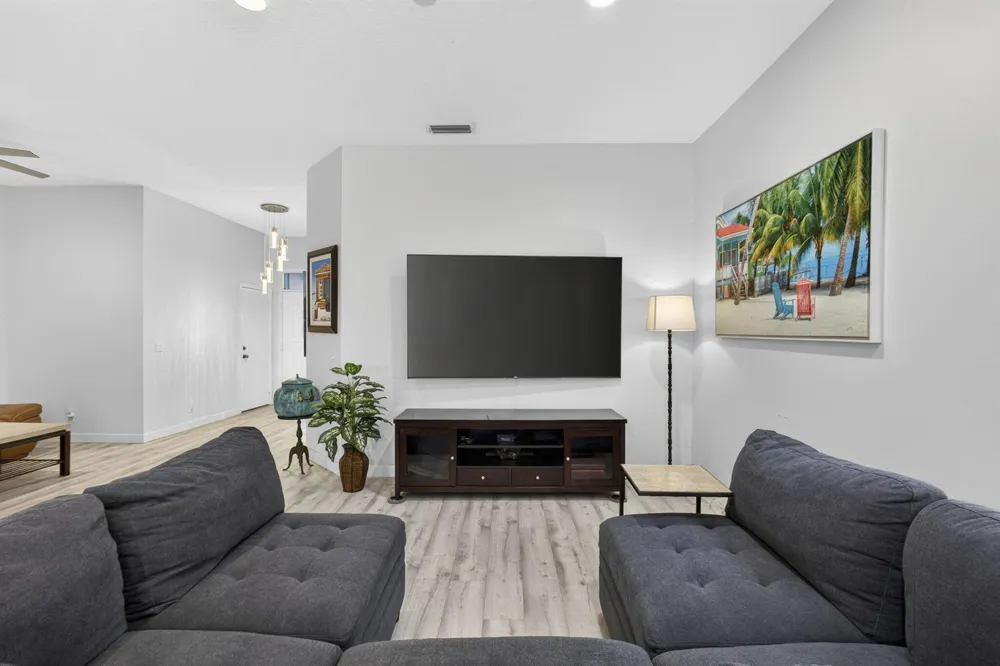 8281 Heritage Club Dr Drive West Palm Beach, FL 33412
