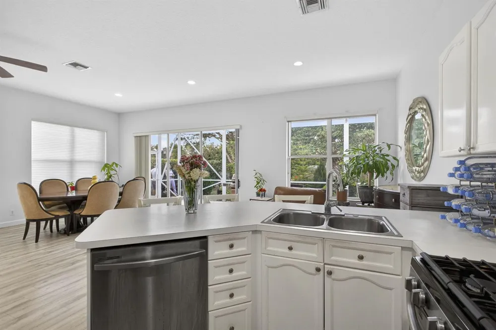 8281 Heritage Club Dr Drive West Palm Beach, FL 33412