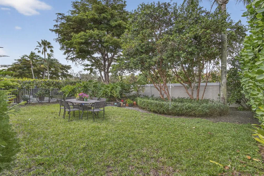 8281 Heritage Club Dr Drive West Palm Beach, FL 33412