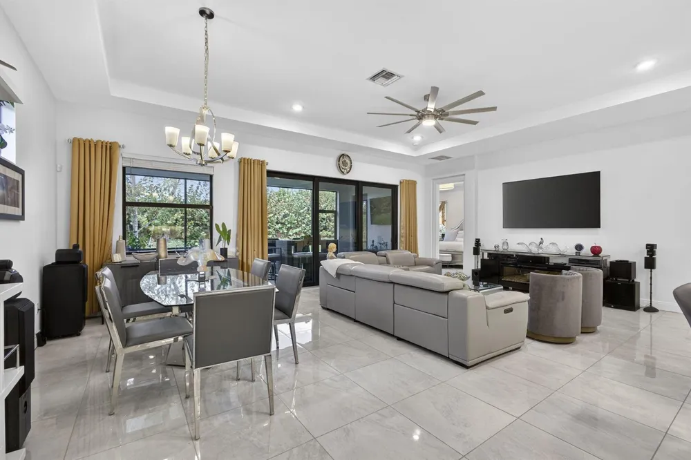 5492 St Armands Way Westlake, FL 33470
