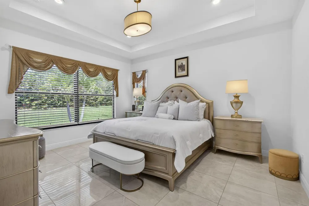 5492 St Armands Way Westlake, FL 33470