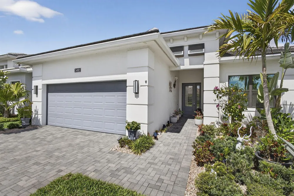 5492 St Armands Way Westlake, FL 33470