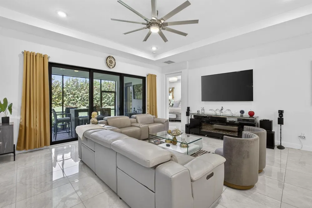 5492 St Armands Way Westlake, FL 33470
