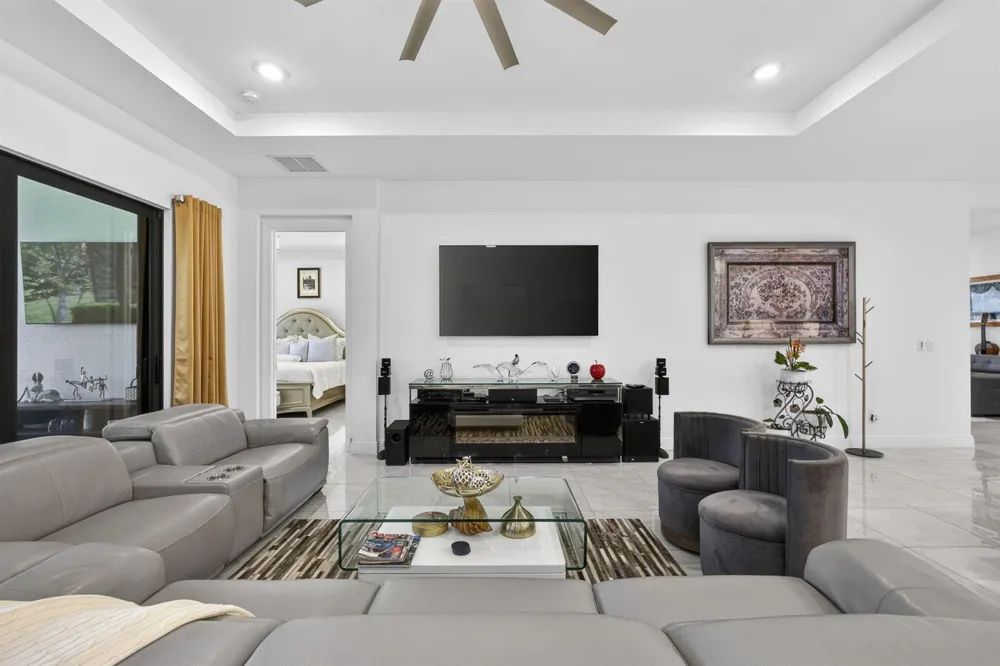 5492 St Armands Way Westlake, FL 33470