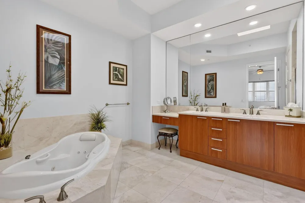 2640 Lake Shore Drive #2608 Riviera Beach, FL 33404