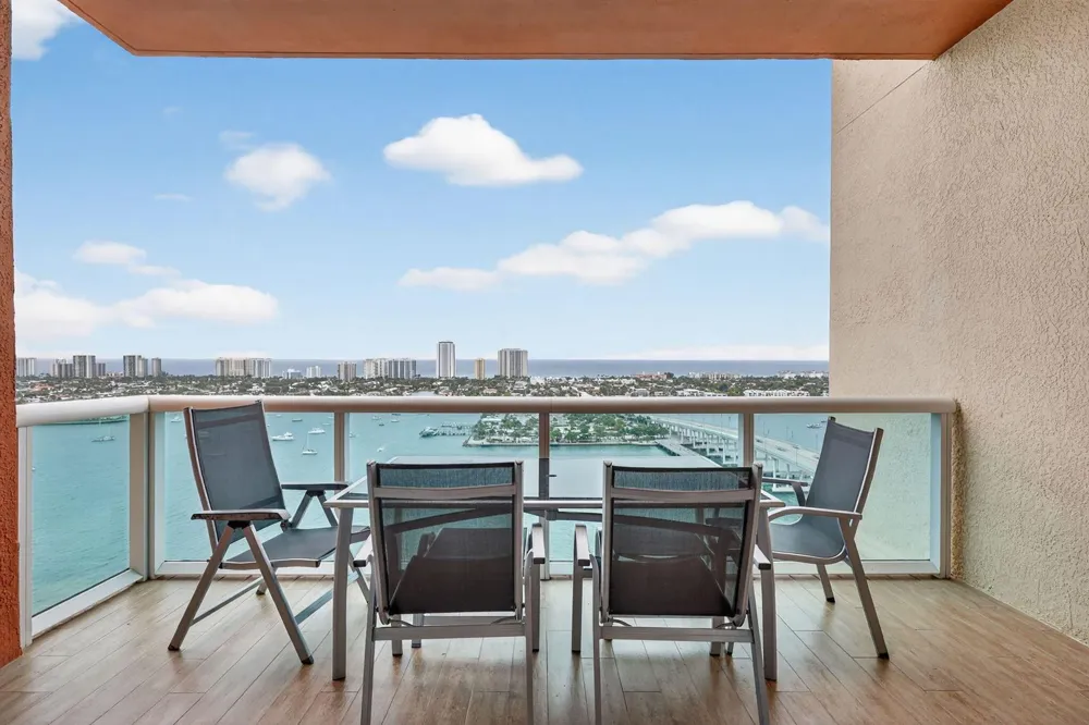 2640 Lake Shore Drive #2608 Riviera Beach, FL 33404