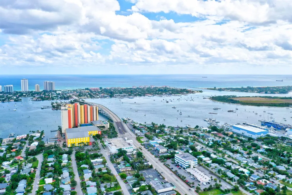 2640 Lake Shore Drive #2608 Riviera Beach, FL 33404