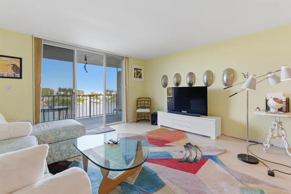 3581 S Ocean Boulevard #Apt 4e South Palm Beach, FL 33480