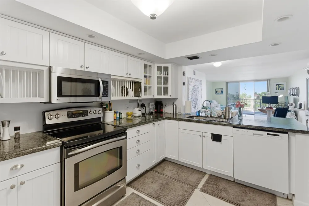 3581 S Ocean Boulevard #Apt 4e South Palm Beach, FL 33480
