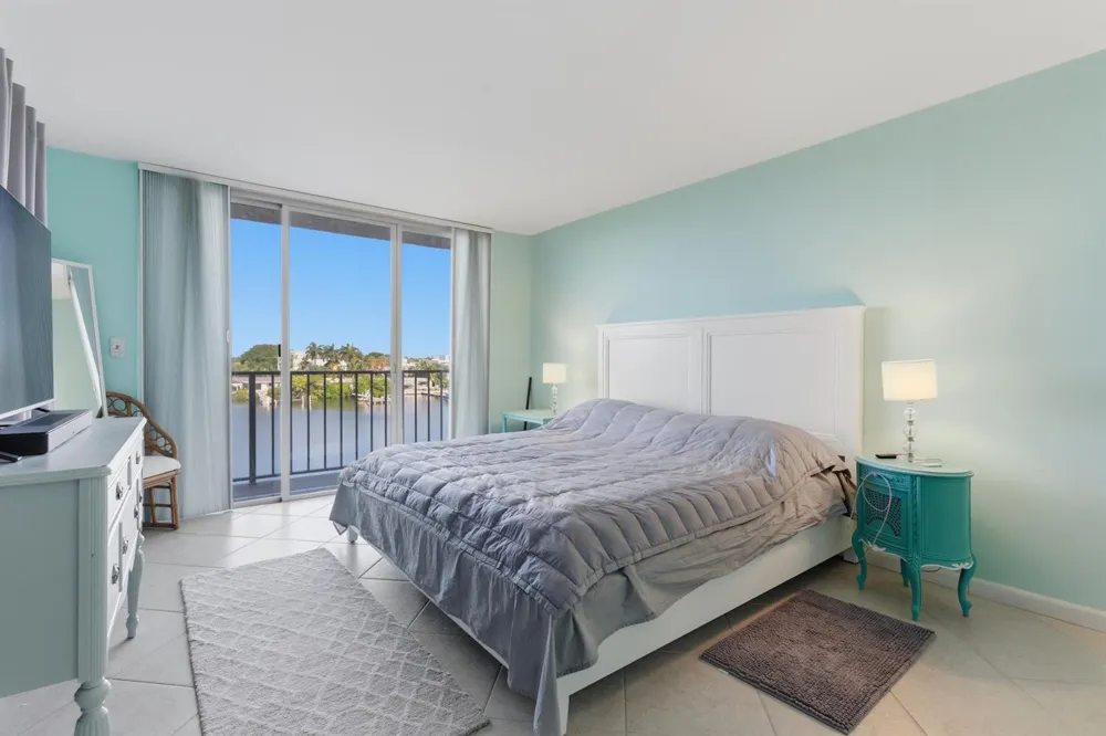 3581 S Ocean Boulevard #Apt 4e South Palm Beach, FL 33480