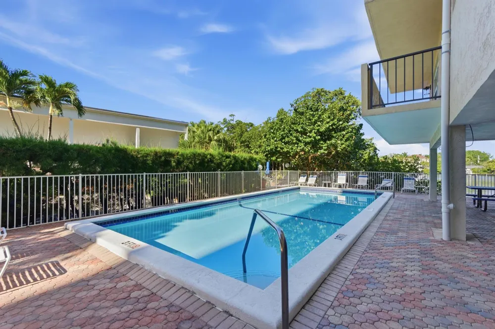 3581 S Ocean Boulevard #Apt 4e South Palm Beach, FL 33480