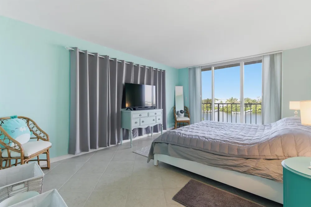 3581 S Ocean Boulevard #Apt 4e South Palm Beach, FL 33480