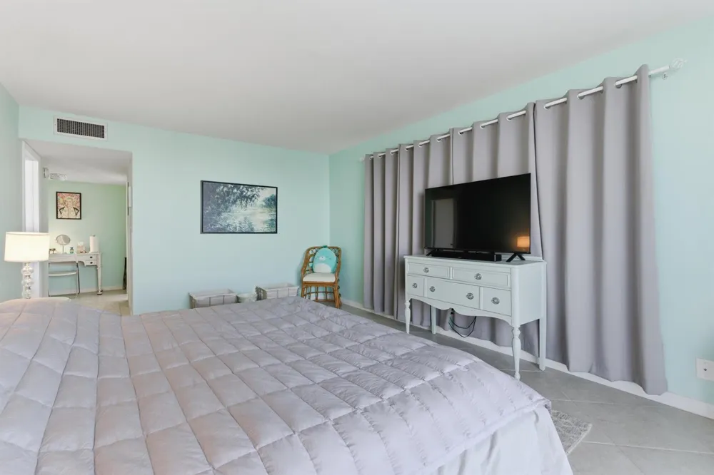 3581 S Ocean Boulevard #Apt 4e South Palm Beach, FL 33480