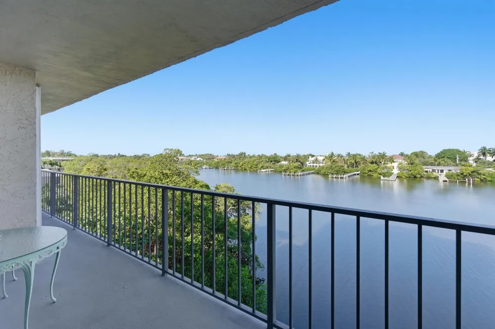 3581 S Ocean Boulevard #Apt 4e South Palm Beach, FL 33480