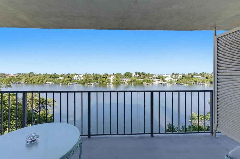 3581 S Ocean Boulevard #Apt 4e South Palm Beach, FL 33480