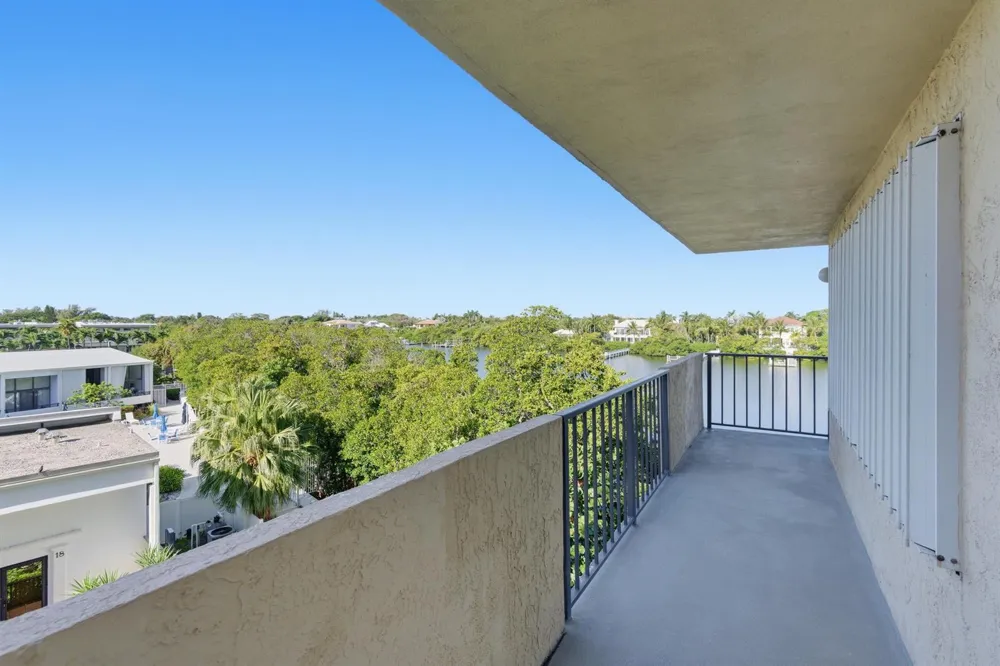 3581 S Ocean Boulevard #Apt 4e South Palm Beach, FL 33480