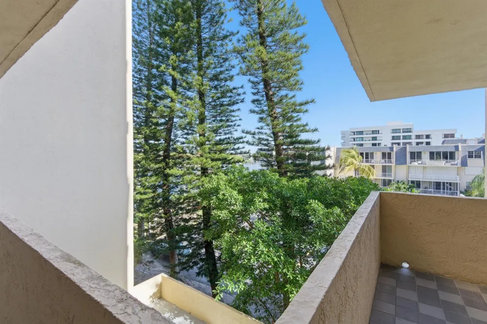 3581 S Ocean Boulevard #Apt 4e South Palm Beach, FL 33480