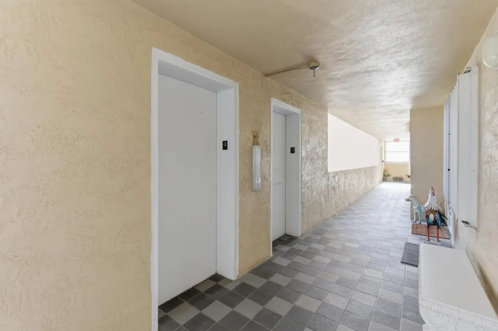3581 S Ocean Boulevard #Apt 4e South Palm Beach, FL 33480