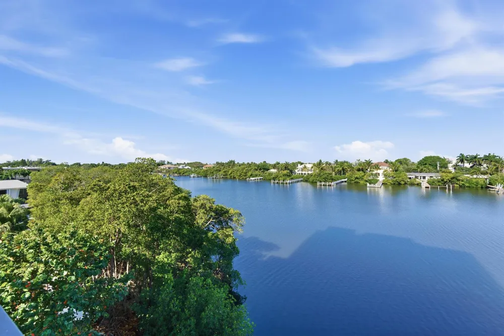 3581 S Ocean Boulevard #Apt 4e South Palm Beach, FL 33480