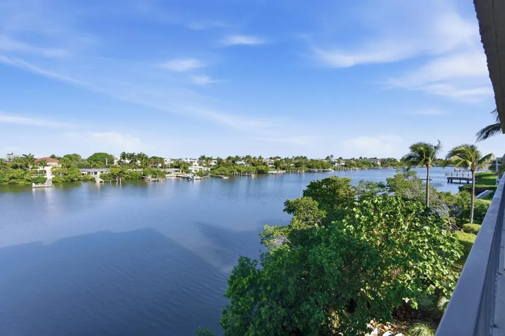 3581 S Ocean Boulevard #Apt 4e South Palm Beach, FL 33480