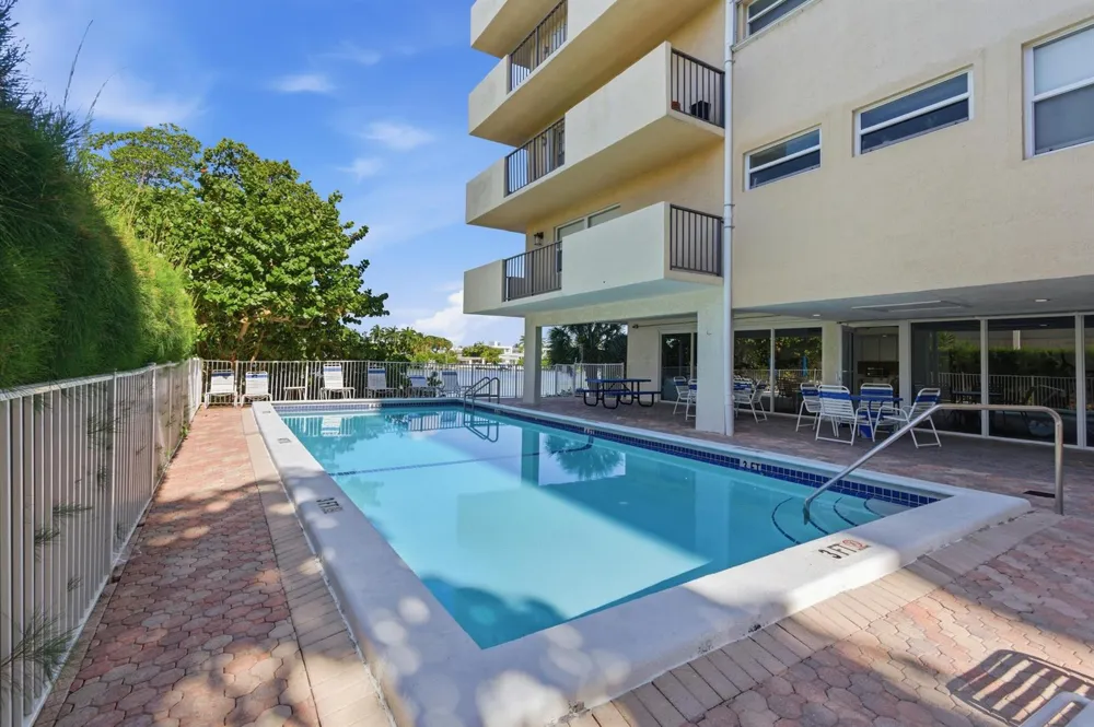 3581 S Ocean Boulevard #Apt 4e South Palm Beach, FL 33480