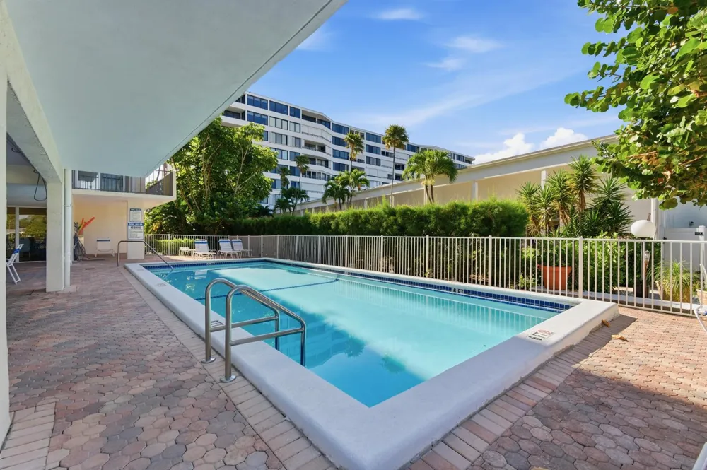 3581 S Ocean Boulevard #Apt 4e South Palm Beach, FL 33480
