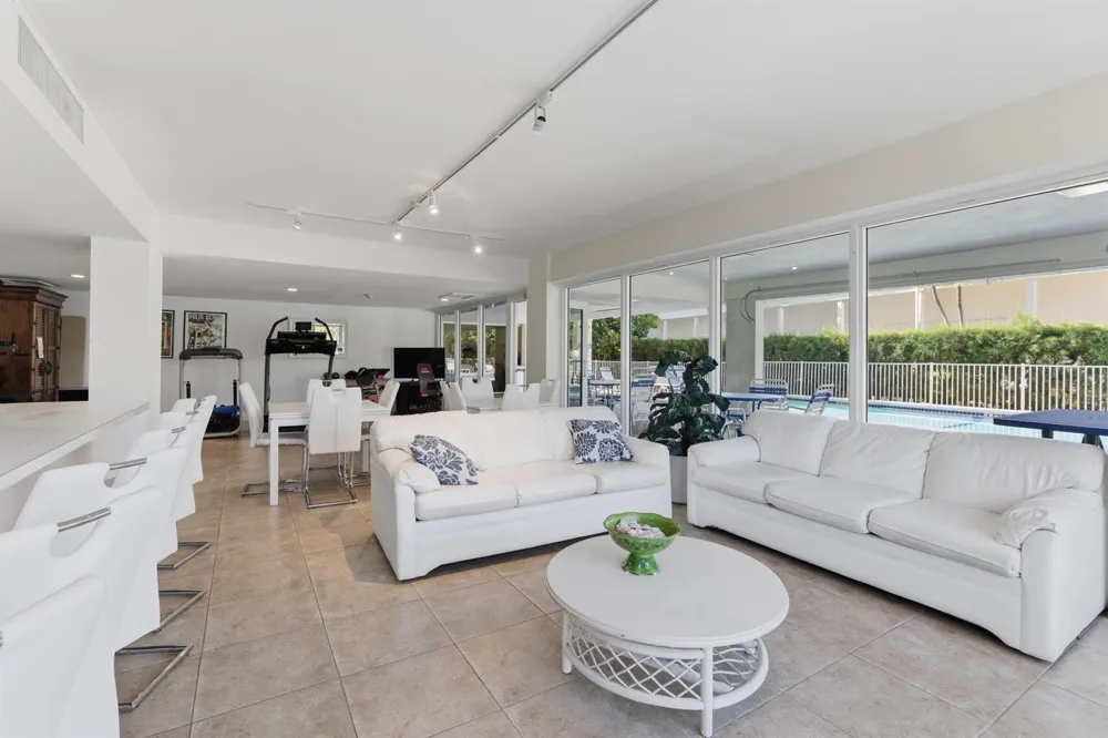 3581 S Ocean Boulevard #Apt 4e South Palm Beach, FL 33480