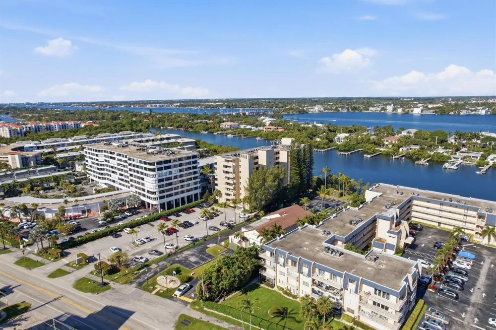 3581 S Ocean Boulevard #Apt 4e South Palm Beach, FL 33480