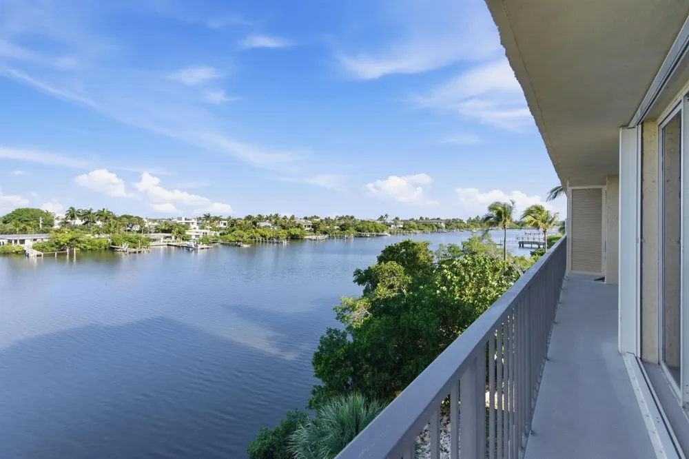 3581 S Ocean Boulevard #Apt 4e South Palm Beach, FL 33480