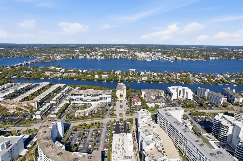 3581 S Ocean Boulevard #Apt 4e South Palm Beach, FL 33480
