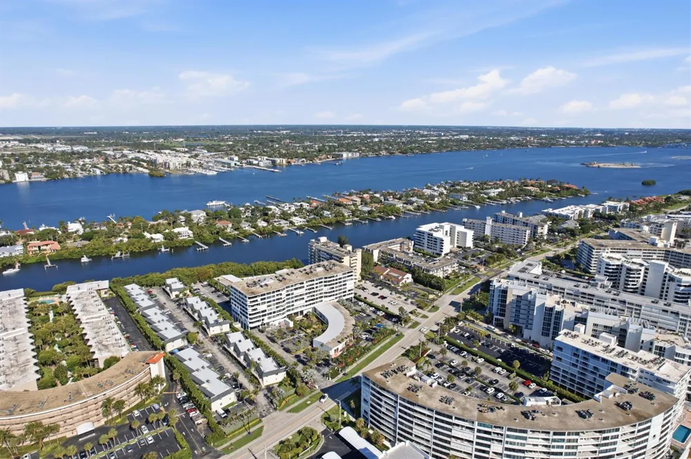 3581 S Ocean Boulevard #Apt 4e South Palm Beach, FL 33480