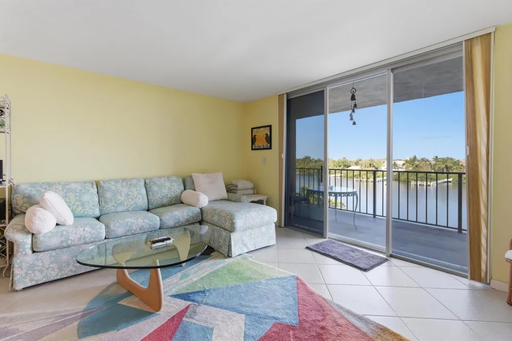 3581 S Ocean Boulevard #Apt 4e South Palm Beach, FL 33480