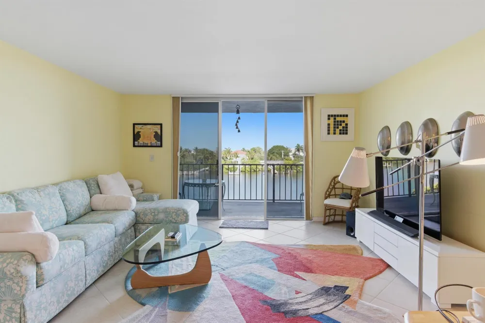 3581 S Ocean Boulevard #Apt 4e South Palm Beach, FL 33480
