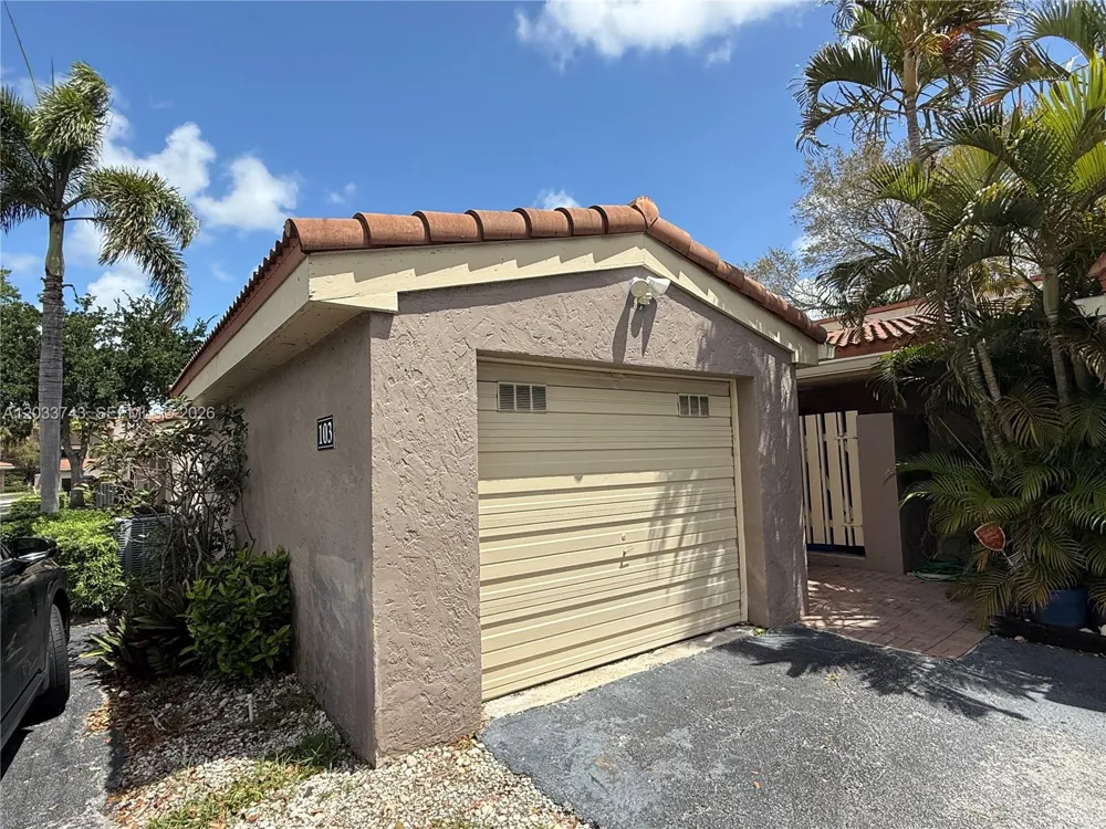 103 Tweedbrook Ln #101 Hollywood, FL 33021