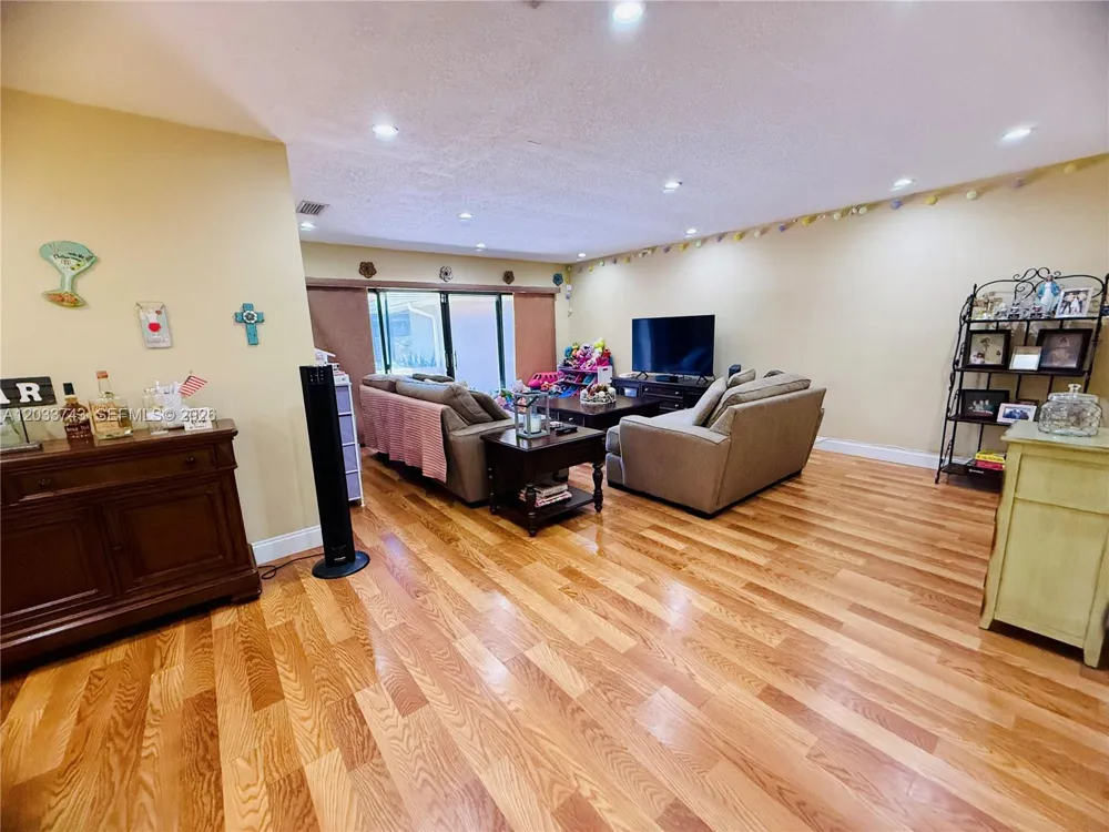 103 Tweedbrook Ln #101 Hollywood, FL 33021