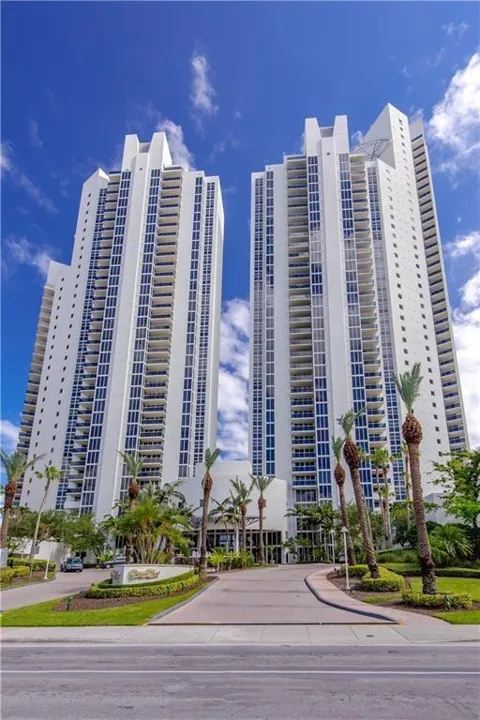 19111 Collins Avenue #2807