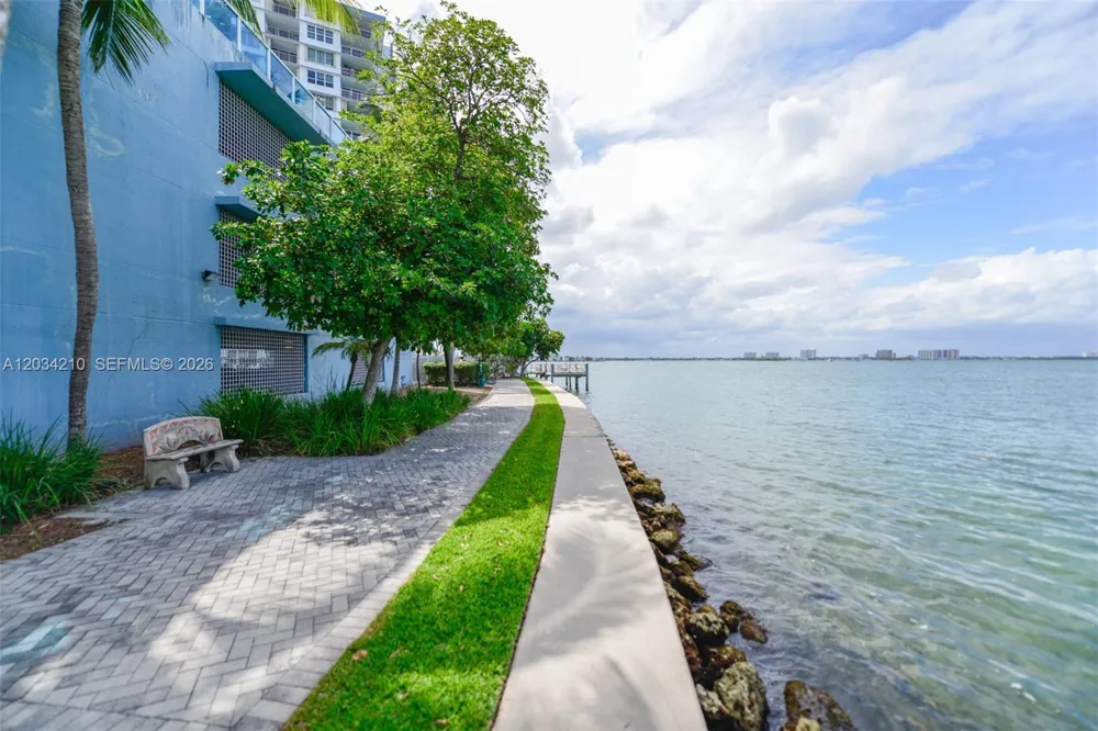 1881 79th St Cswy #2004 North Bay Village, FL 33141