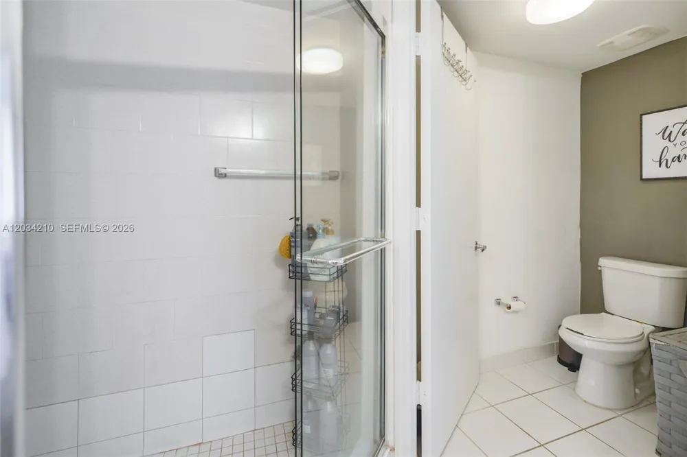 1881 79th St Cswy #2004 North Bay Village, FL 33141