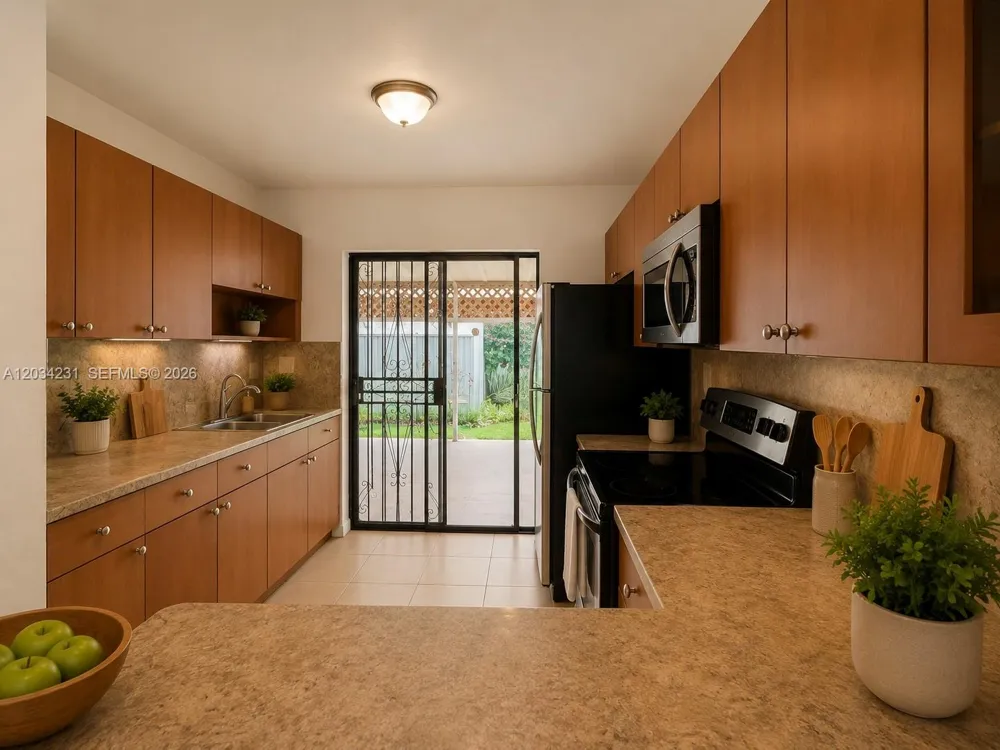 2775 W 61st St #102 Hialeah, FL 33016
