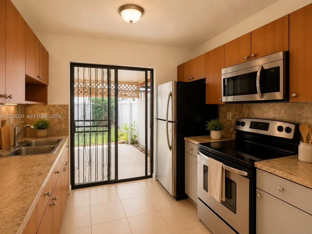 2775 W 61st St #102 Hialeah, FL 33016